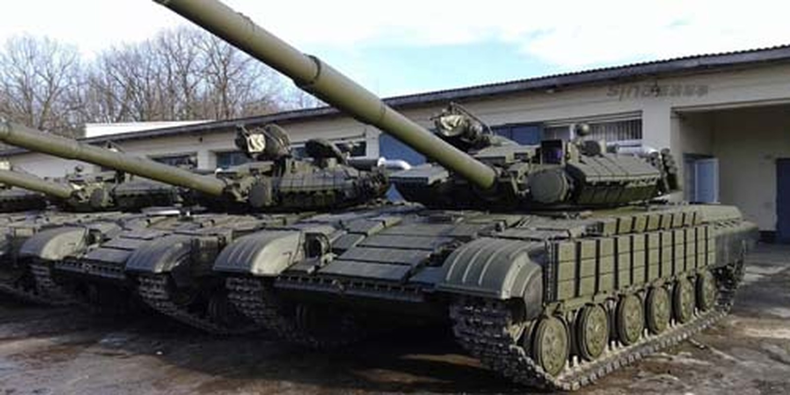 Tham xuong nang cap xe tang T-72 cua Ukraine-Hinh-15